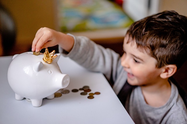 Unlock Financial Success: Teach Your Kids About Money Today